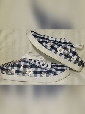 Betsey Johnson Edna Gingham Floral Bee Sneakers Womens Size 8 Blue White Lace Up